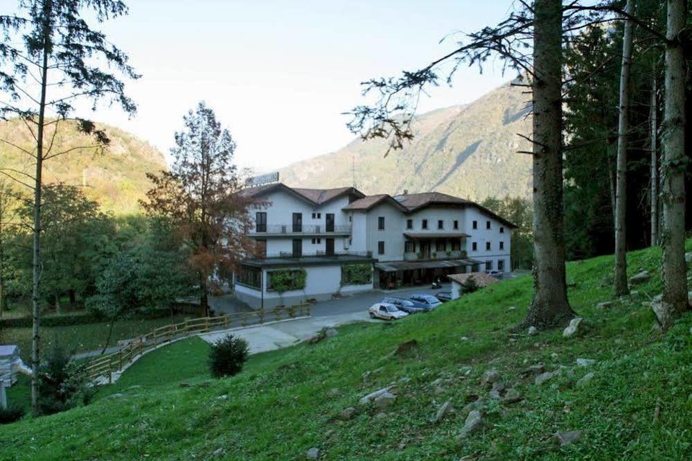 Albergo Il Castellino Boario Terme Extérieur photo